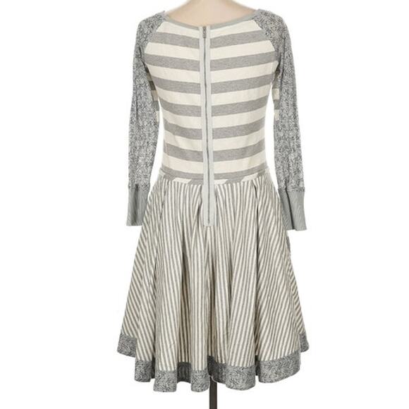Zac Posen Dress Size 10 Z Spoke Mini Long Sleeve Gray Pleated Stripes - Picture 4 of 6
